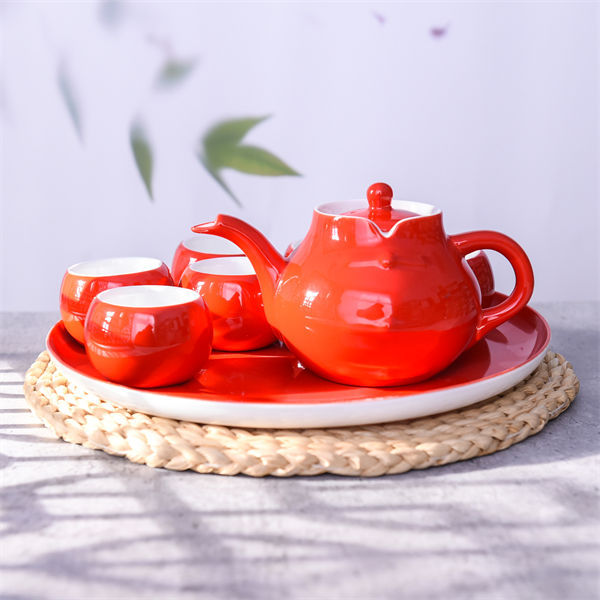 红色开襟陶瓷茶具